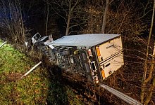 A2 Richtung Dortmund nach Unfall gesperrt - Feuerwehr Porta Westfalica/dpa