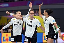 Annika Lott, Xenia Smits und Aim&eacute;e von Pereira (v.l.n.r.) - Federico Gambarini/dpa