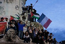 Menschen versammeln sich nach Wahl - Sadak Souici/ZUMA Press Wire/dpa