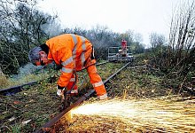 Schienenr&uuml;ckbau in Barntrup: Heiko Schwark bei der Arbeit - Foto: Krull