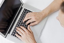 Google-Aktivit&auml;ten checken - Foto: Monique W&uuml;stenhagen/dpa-tmn