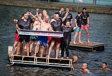 Stahlbeschäftigte von ArcelorMittal demonstrieren - Christoph Reichwein/dpa