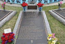 Elvis Presleys Grab - Foto: Verkehrsb&uuml;ro Memphis-Mississippi/dpa-tmn