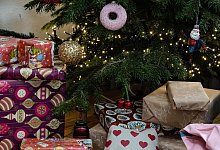 Geschenke zu Heiligabend - Swen Pförtner/dpa