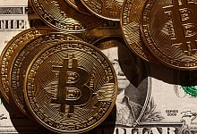 Bitcoin und US-Dollar - Fernando Gutierrez-Juarez/dpa