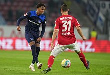 Jean-Paul Boetius (l) benötigt keine Chemotherapie nach seiner Krebs-OP. - Thomas Frey/dpa