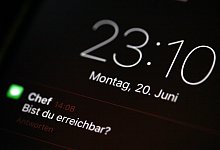 Erreichbar auf dem Smartphone - Foto: Monika Skolimowska/dpa