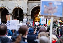 Demonstration gegen AfD Veranstaltung - Guido Kirchner/dpa