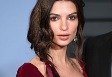 US-Model Emily Ratajkowski reflektiert in &laquo;My Body&raquo; &uuml;ber Sch&ouml;nheitsideale. - -/PA Wire/dpa