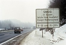 Smog-Alarm im Ruhrgebiet im Jahr 1985 - Horst Ossinger/dpa