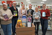 bucherspende-forderverein-stadtbucherei-19122024-foto-ulrike-busse-stadt-lage - Ulrike Busse/Stadt Lage