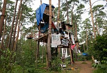 Anti-Tesla-Protestcamp in Gr&uuml;nheide - Sebastian Gollnow/dpa