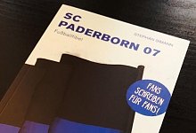 Die "Fu&szlig;ballfibel" &uuml;ber den SC Paderborn ist im Culturcon-Medien-Verlag erschienen und ab sofort im Buchhandel erh&auml;ltlich. - Sugata Tyler