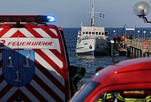 Ausflugsschiff droht zu sinken - Bernd W&uuml;stneck/dpa