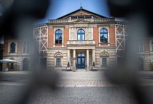 Das Bayreuther Festspielhaus: Wie sieht es hinter den Kulissen aus? - Daniel Karmann/dpa
