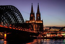 K&ouml;ln am Abend - Oliver Berg/dpa