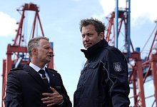 Zoll stellt Jahresbilanz 2024 vor - Marcus Brandt/dpa