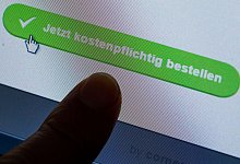 Einkaufen im Internet - Jens Büttner/dpa