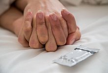 Ein Paar im Bett - Christin Klose/dpa-tmn