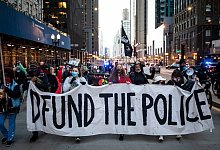 Protest - Foto: Ashlee Rezin Garcia/Chicago Sun-Times/AP/dpa