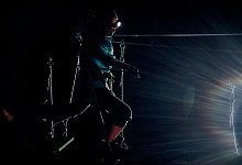 Test: Stirnlampen m&uuml;ssen nicht die hellsten sein - Foto: Andreas Arnold/dpa/dpa-tmn