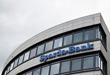 Graue Wolken über der Sparda-Bank in Baden-Württemberg - Marijan Murat/dpa/dpa-tmn