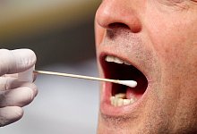 DNA-Speicheltest - Roland Weihrauch/dpa