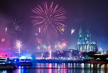 Feuerwerk - Foto: Christophe Gateau/dpa