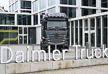 Daimler Truck Zentrale - Bernd Weißbrod/dpa