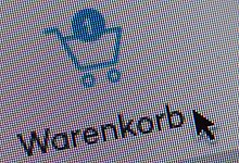 Symbol eines Warenkorbs auf einer Website - Karl-Josef Hildenbrand/dpa/dpa-tmn