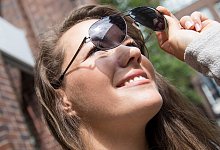 Sonnenbrille im Urlaub kaufen - Foto: Christin Klose