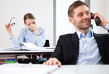 Kollegen im Büro - Christin Klose/dpa-tmn