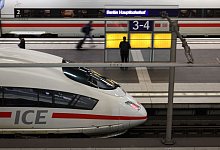 Betrieb auf dem Berliner Hauptbahnhof - Hannes P. Albert/dpa