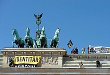 Identit&auml;re Bewegung - Foto: Paul Zinken/dpa/Archiv