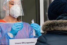 Corona-Testzentrum - Foto: Julian Stratenschulte/dpa