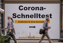Corona-Tests - Foto: Peter Kneffel/dpa