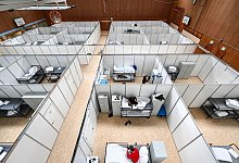 Fl&uuml;chtlinge in Notunterkunft - Felix K&auml;stle/dpa