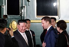 Kim und Koslow in Chassan - Uncredited/Russian Ministry of Natural Resources and Ecology telegram channel/AP/dpa