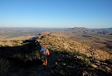 Mount Sonder auf dem Larapinta Trail in Australien - Florian Sanktjohanser/dpa-tmn