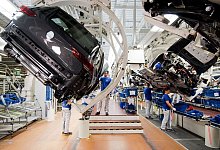 Volkswagen-Werk in Wolfsburg - Julian Stratenschulte/dpa