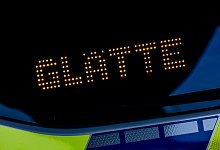 Polizeiauto mit Schriftzug "Gl&auml;tte" - Rolf Vennenbernd/dpa