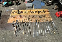 Polizei stößt auf Waffenarsenal und NS-Relikte in Solingen - Polizei Wuppertal/dpa