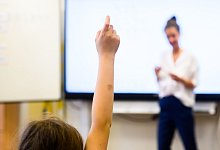 Unterricht in einer Grundschule - Julian Stratenschulte/dpa