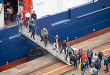 Forschungsschiffe brechen Richtung Arktis auf - Foto: Sina Schuldt/dpa