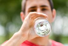 Mineralwasser - Foto: Tobias Hase/dpa-tmn/Archiv