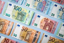 Euro-Geldscheine als Geldteppich - Christin Klose/dpa-tmn