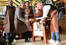 Beginn 178. Cannstatter Volksfest - Bernd Weißbrod/dpa