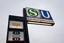 Hamburg - U- und S-Bahnhof Landungsbrücken - Christian Charisius/dpa