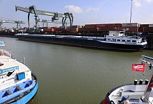 Binnenschifffahrt - Foto: Oliver Berg/dpa