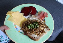 Mehlw&uuml;rmer essen - Astrid Sewing